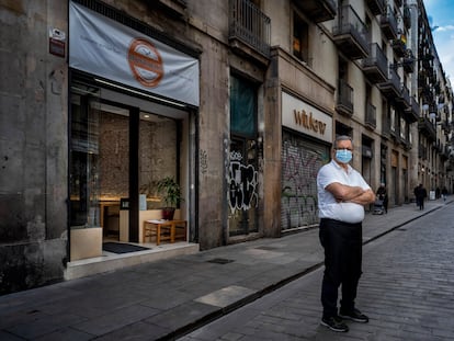 Mustafá, propietario del restaurante recientemente en la calle de Ferran de Barcelona.