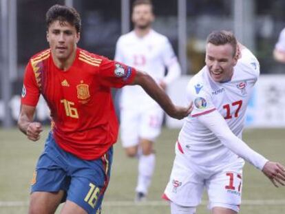 A falta de conformar un espinazo definitivo sobre el que terminar de pulir y desarrollar una propuesta futbolística, La Roja se agarra al presente para lograr la clasificación