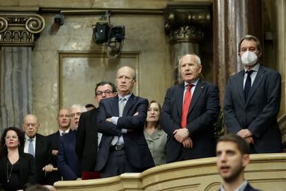 Los ex presidentes Artur Mas y José Montilla, en primer plano. Al fondo, el expresident Jordi Pujol. EFE/ Quique García
