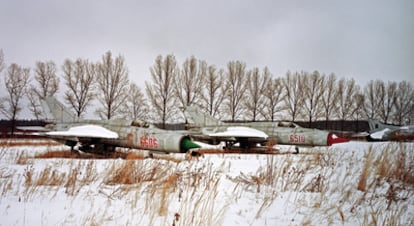 Cazas del ejército polaco abandonados en Przesieczany (Polonia).