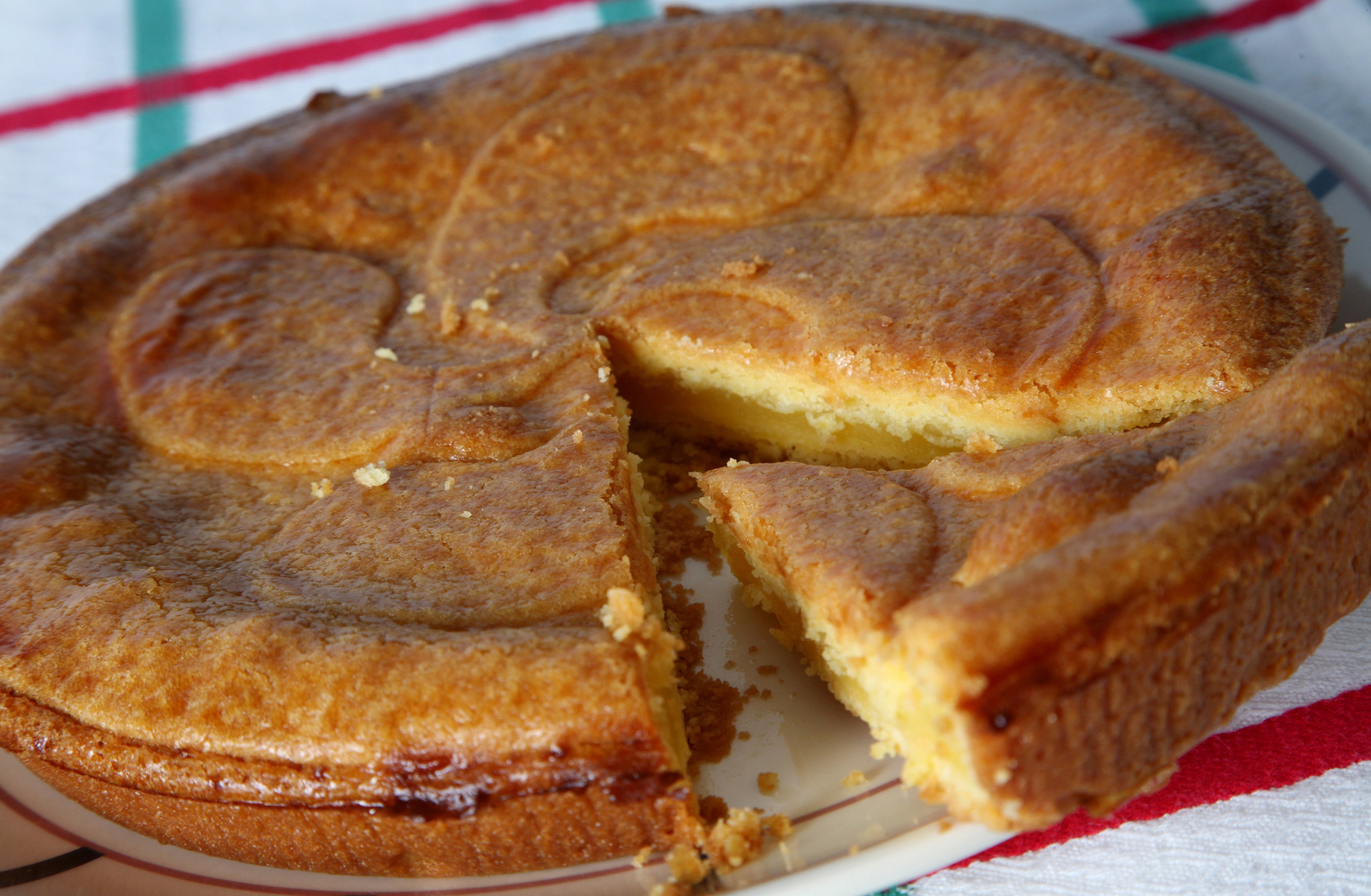 The Basque cake: the homemade dessert with its own museum, holiday and a fraternity