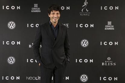 El modelo Andrés Velencoso recibió el premio ICON de Moda por sus veinte años de carrera. “Casi todo lo que tengo y casi todo lo que soy se lo debo a esta profesión. En esos viajes lejos de mi casa aprendí a ser valiente y a aceptar el fracaso”, apuntó cuando lo recogió.