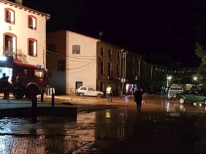 Tres heridos leves a causa de una tromba de agua en Beas del Segura mientras el río Jalón arrastra coches al desbordarse en Santa María de Huerta