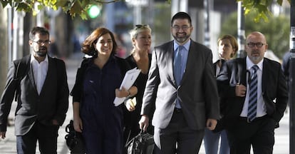 Los concejales Celia Mayer y Carlos Sánchez Mato, a su llegada al juzgado en 2017.