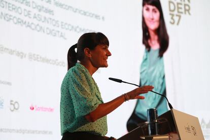 La secretaria de Estado de Telecomunicaciones, María González, en los cursos de Ametic en la UIMP de Santander.