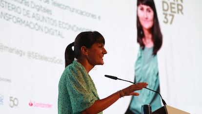 La secretaria de Estado de Telecomunicaciones, María González, en los cursos de Ametic en la UIMP de Santander.