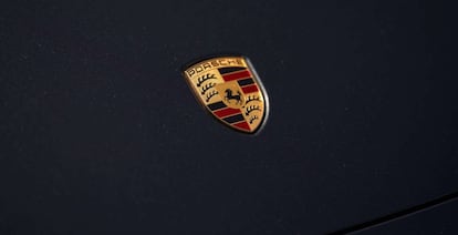 Símbolo de la marca prémium de coches Porsche.