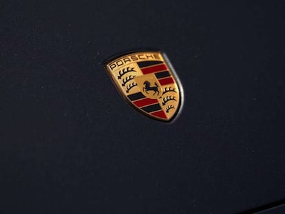 Símbolo de la marca prémium de coches Porsche.