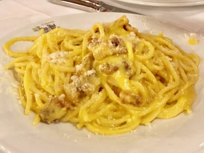 DELICIOSA CARBONARA DEL RESTAURANTE ROMANO CHECCO ER CARRETIERE / CAPEL