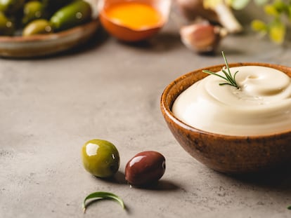 Una buena mayonesa casera aporta un toque diferencial a cualquier plato que prepares en casa.