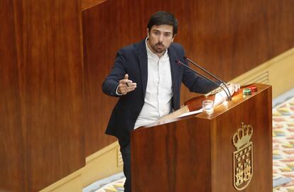 Ramón Espinar, durante su intervención en el Pleno de la Asamblea.
