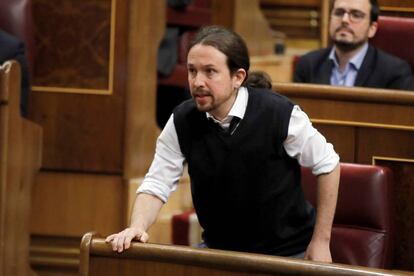 Pablo Iglesias, líder de Unidas Podemos, vota durante la segunda jornada del debate de investidura de Pedro Sánchez.
