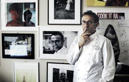 Massimo Bottura, en su restaurante La Francescana, el local del casco antiguo de Módena con el que obtuvo tres estrella Michelin.