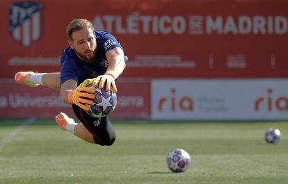 Jan Oblak durante un entrenamiento del Atlético.