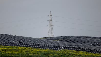 Planta fotovoltaica  en la localidad sevillana de Guillna.