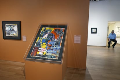 Obras del artista Jean-Michel Basquiat, uno de los favoritos de los falsificadores, en el Museo de Arte de Orlando (Florida), en 2022.