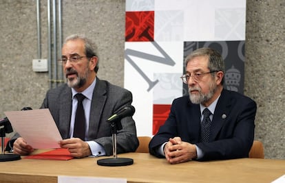 Los rectores de las universidades de Salamanca, Daniel Hernández (izquierda), y de Valladolid, Marcos Sacristán, comparecieron juntos.