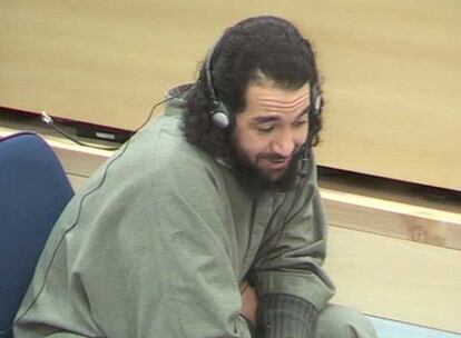 El <i>yihadista</i> Kamal Ahbar, en un momento de su interrogatorio.