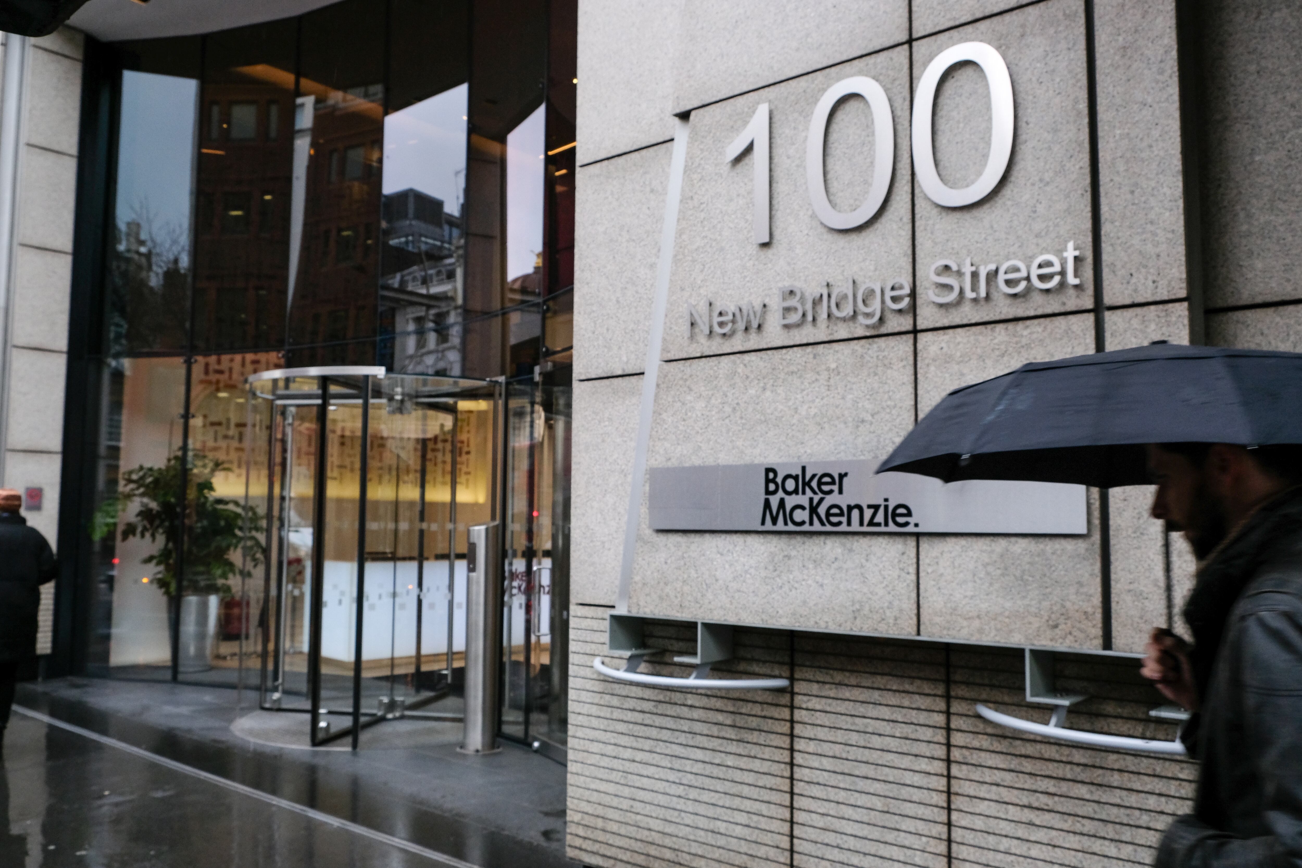 Fachada de la sede de Baker McKenzie en Londres.