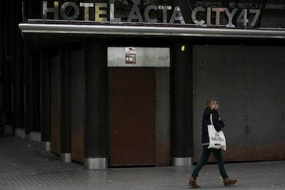 El hotel Acta City de Barcelona, cerrado desde marzo y en venta.