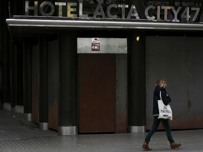 El hotel Acta City de Barcelona, cerrado desde marzo y en venta.