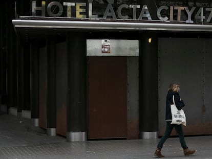El hotel Acta City de Barcelona, cerrado desde marzo y en venta.