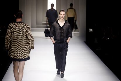 Un momento del desfile de Dolce & Gabbana en la semana de la moda masculina de Milán, el 15 de junio de 2024.