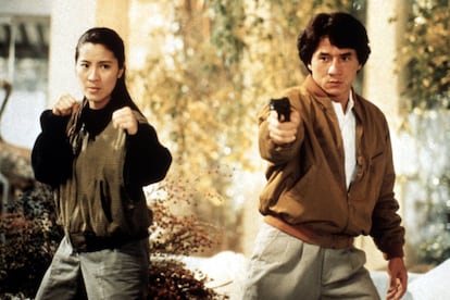 Michelle Yeoh junto a Jackie Chan en un instante de ‘Supercop (Police Story 3)’.