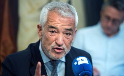 El presidente de Ausbanc, Luis Pineda, durante la rueda de prensa ofrecida este martes en Madrid.