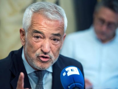 El presidente de Ausbanc, Luis Pineda, durante la rueda de prensa ofrecida este martes en Madrid.