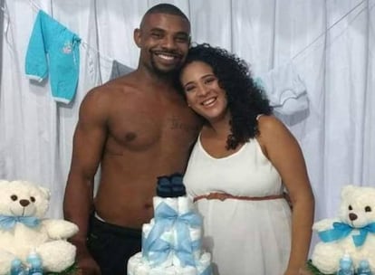 Rodrigo e a mulher dele, Thayssa, no chá de bebê de um dos filhos