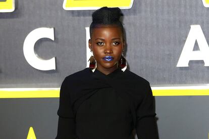 Maz Kanata – Lupita Nyong’o

La actriz de origen keniata se ha abonado a los blockbusters. Este febrero, cuando acabe la carrera en taquilla del Episodio VIII, llegará su estreno como superheroína de Marvel en Black Panther.