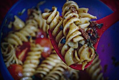 Fusilli-tomates-secos-cherry