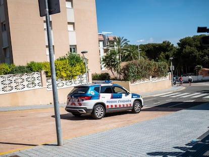 Un coche de agentes de policía en Salou, Tarragona, en una imagen de archivo. Laia Solanellas / Europa Press