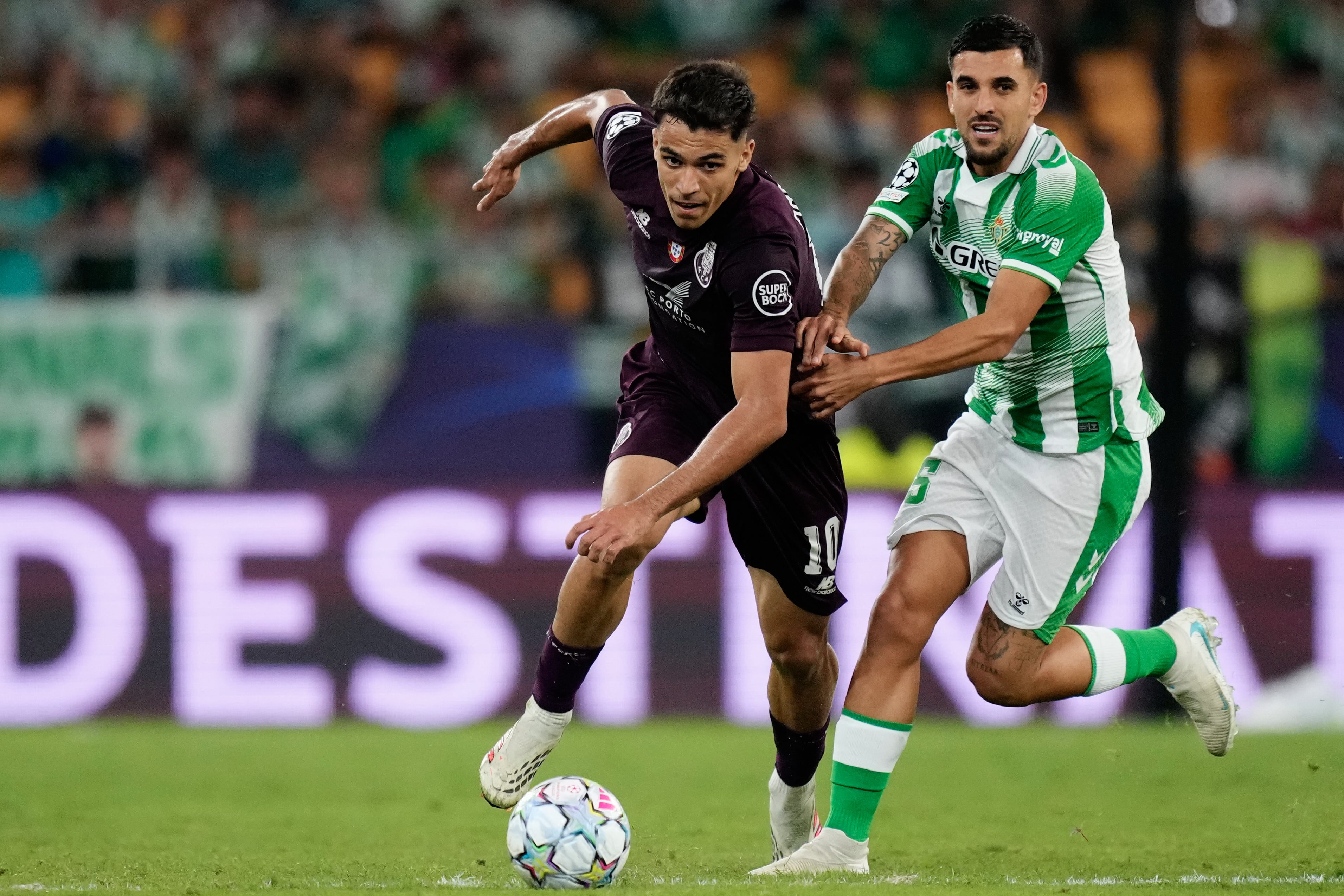 Real Betis - Porto, el partido de la Champions League en directo | Isco remonta para los locales