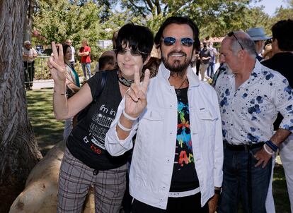 Diane Warren y Ringo Starr en una fiesta en 2022.