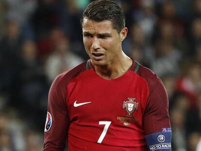 Cristiano Ronaldo lamenta um lance perdido.