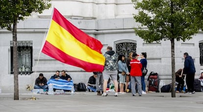 Okupas de ultraderecha acampados en la plaza de Cibeles.