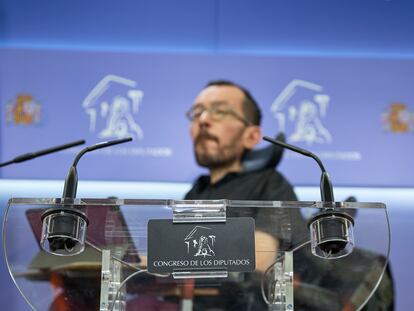 El portavoz de Unidas Podemos en el Congreso, Pablo Echenique, en una rueda de prensa.