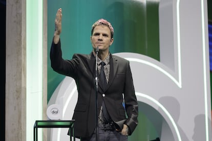 Dani Martín recibe su premio Cadena Dial en Santa Cruz de Tenerife. Imagen cedida por la organización.