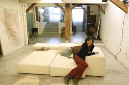 María Gimeno, en su casa-estudio-galería del centro de Madrid.