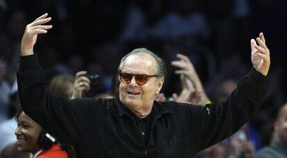 Jack Nicholson festeja su cumplea&ntilde;os en la pista de los Lakers