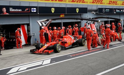 Detalle de la salida de boxes del piloto Kimi Raikkonen.