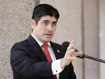 El presidente de Costa Rica, Carlos Alvarado, durante la presentación del plan de austeridad