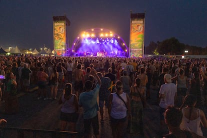 El público disfruta de un concierto en el festival Rototom Sunsplash de Benicàssim (Castellón).