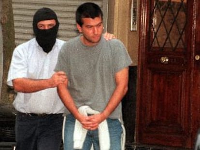 Rubén Nieto, presunto dirigente de Ekin, en el momento de su detención en la Operación Lobo Negro.