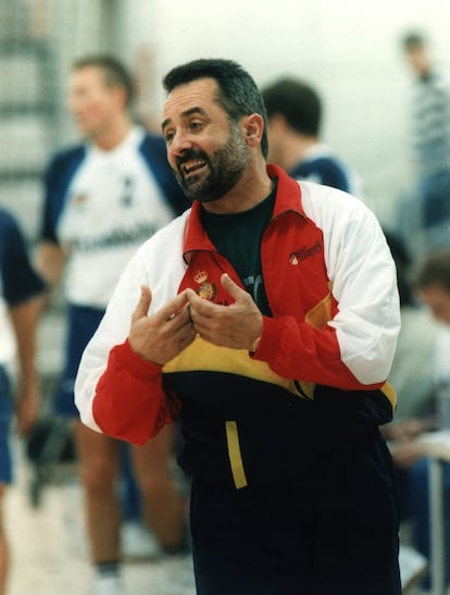 Cruz Ibero, exseleccionador de balonmano, en los noventa.