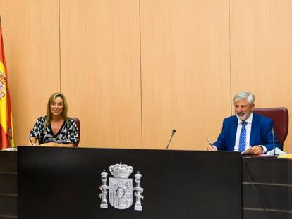 En la foto, a la izquierda, Sofía Puente, directora general de Seguridad Jurídica y Fe Pública; a la derecha, Fernando de Aragón, director general del Catastro.
 
 