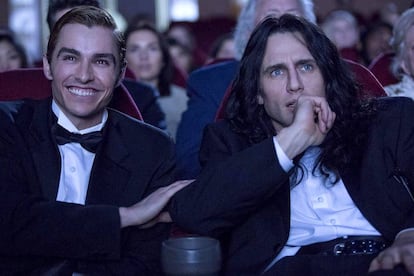 Dave (esquerda) e James Franco, em um fotograma de ‘The Disaster Artist’.