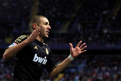 Benzema celebra su gol